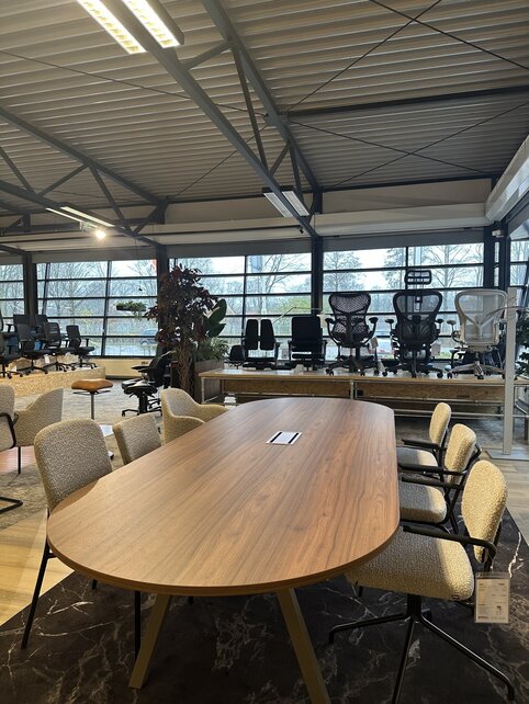 Showroom opruiming: vergadertafel MR Big 320x120 American Walnut