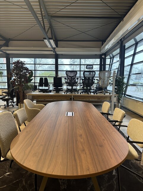 Showroom opruiming: vergadertafel MR Big 320x120 American Walnut