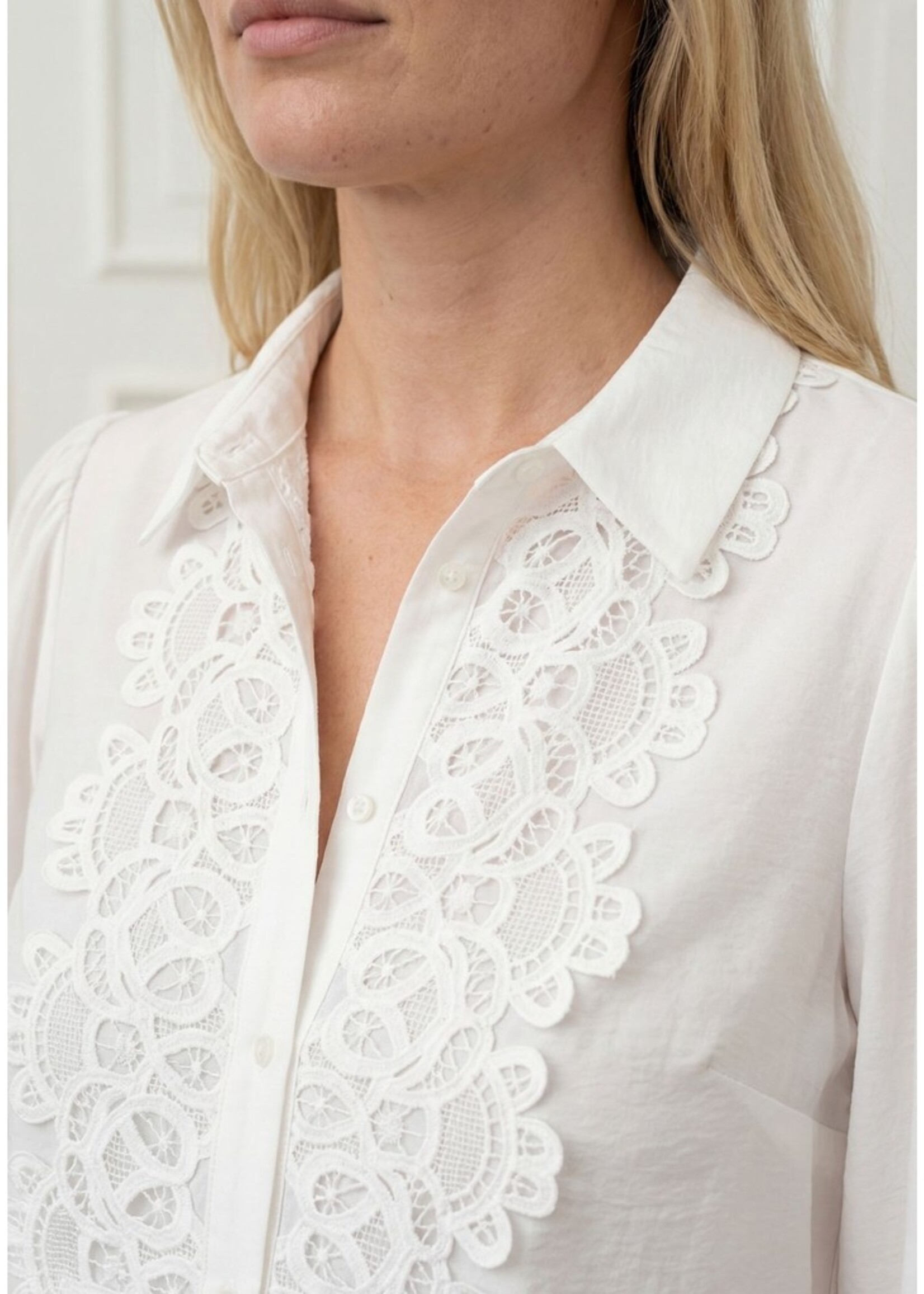 I Say Lotus Shirt broken white