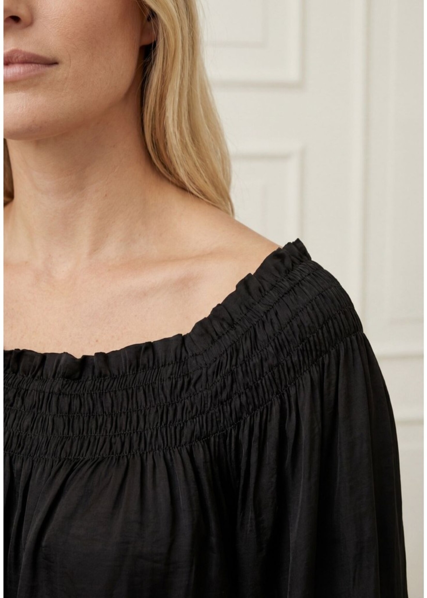 I Say Ane Stretch  Blouse Black