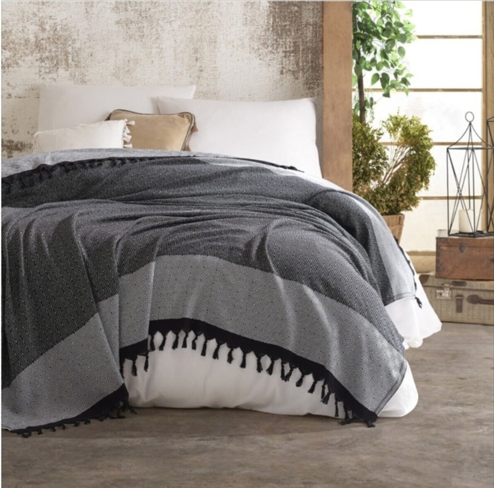 Tuval black and white blanket Tuval black and white blanket