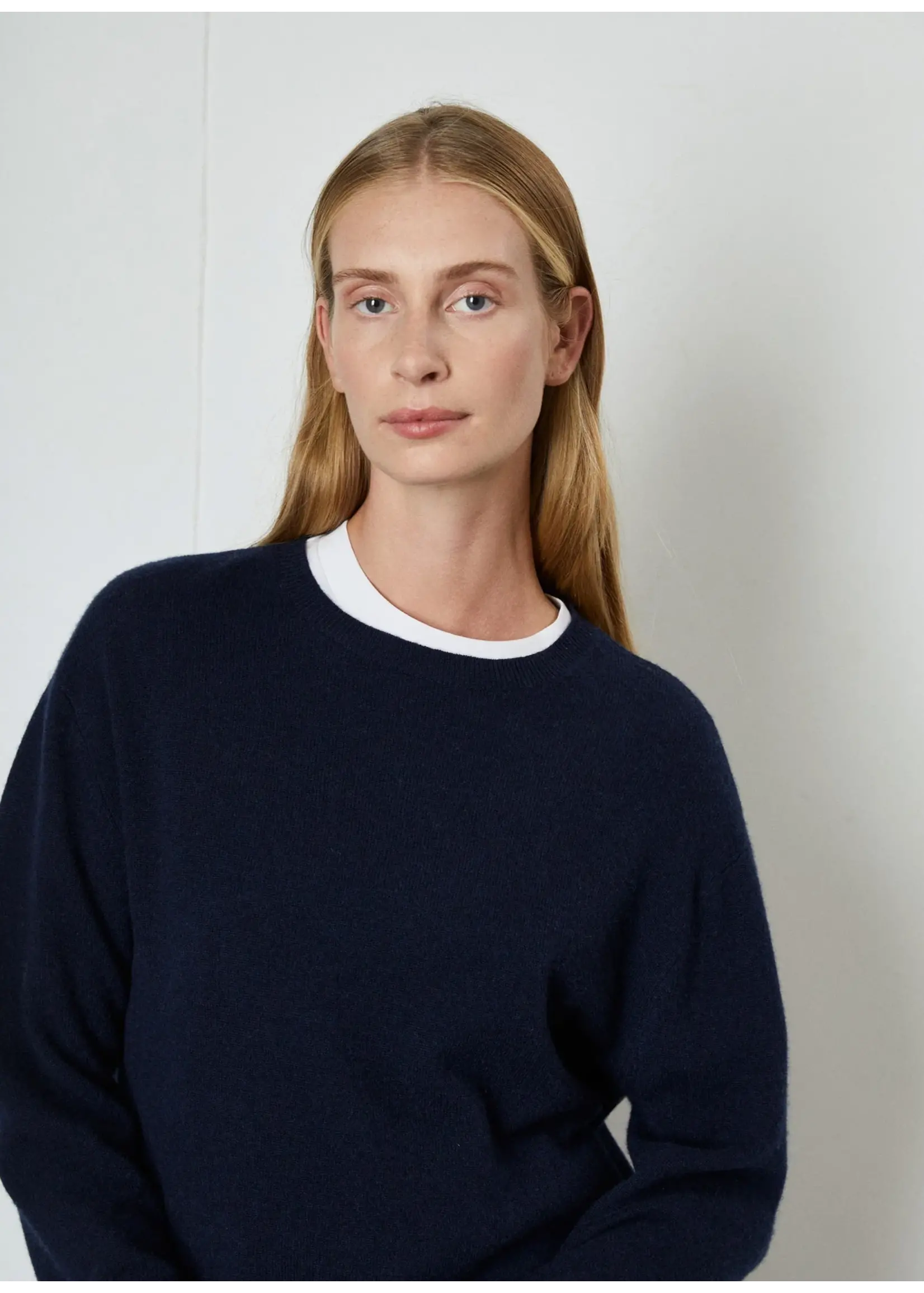 People's Republic of Cashmere Women's Boxy O-Neck Navy Blue