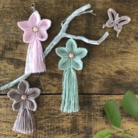 Sleutel/tassenhanger macrame Flower
