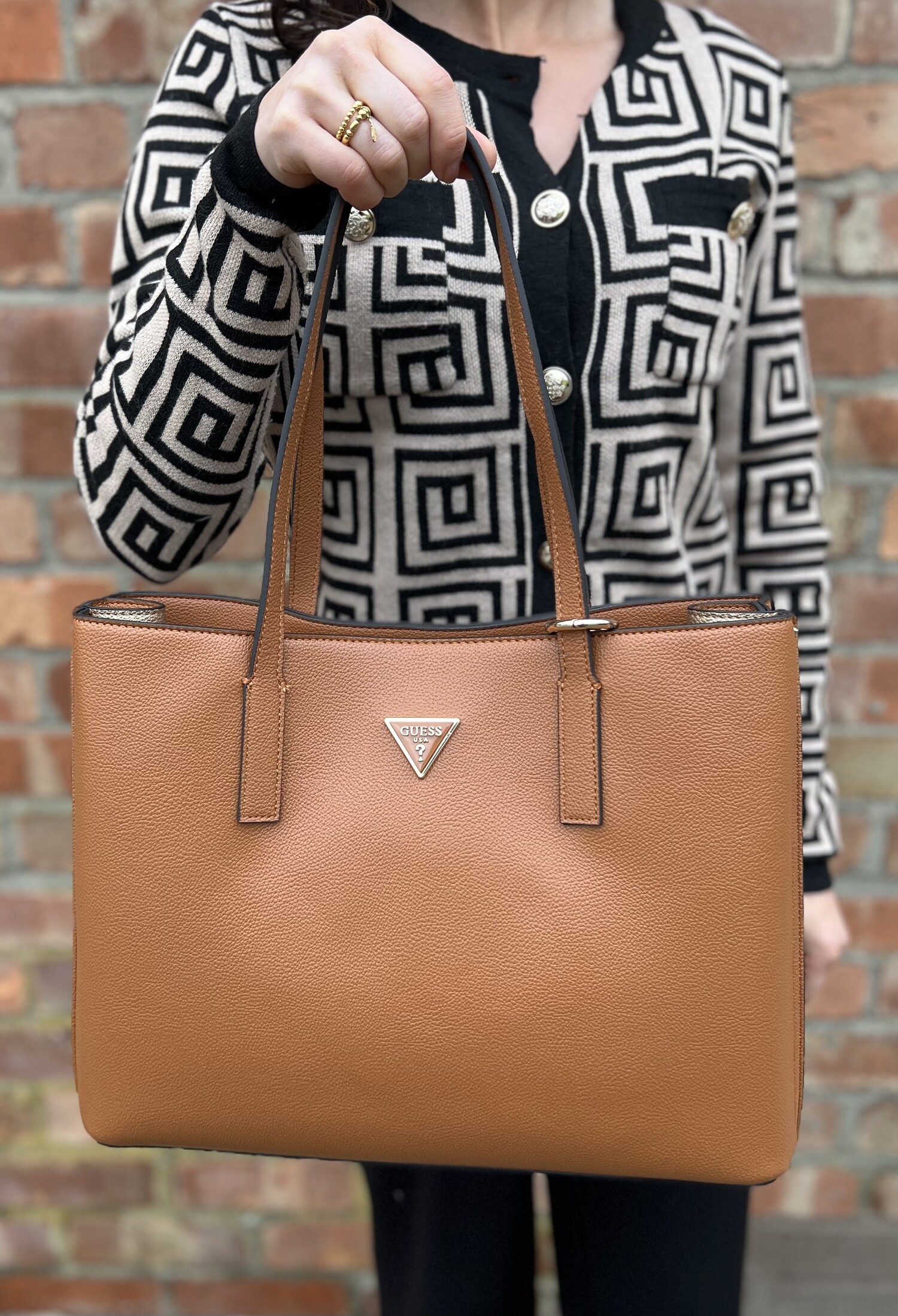 Guess girlfriend bag top