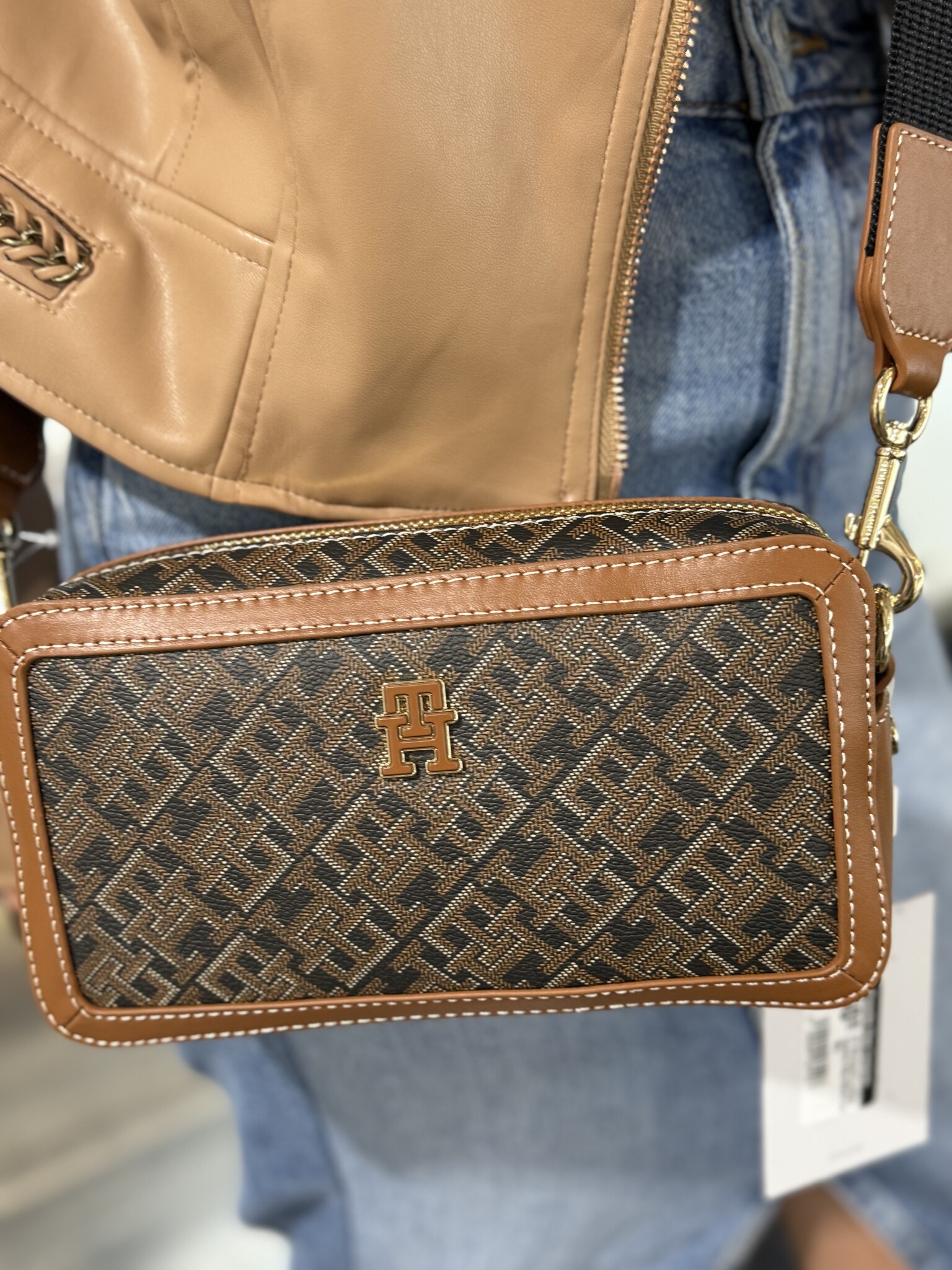 Tommy hilfiger bag vintage hotsell