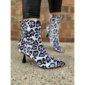 Una Healy A Fire Love