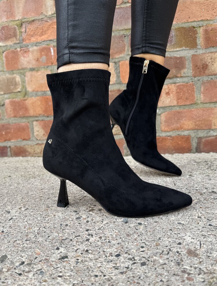 Una Healy A Fire Love