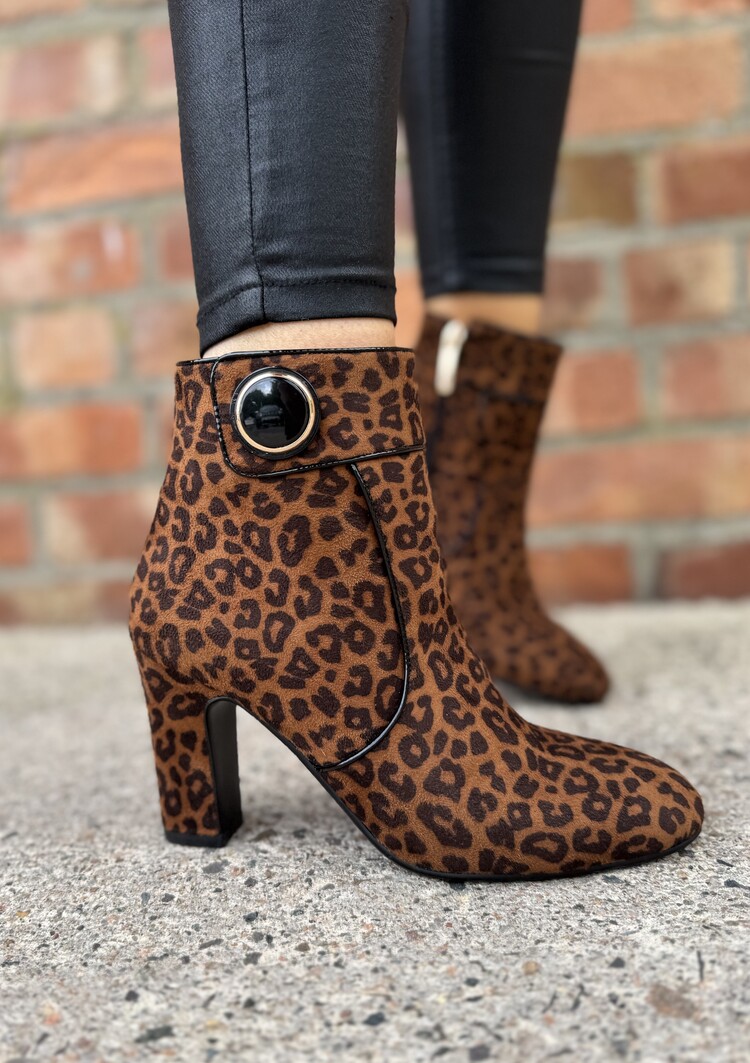 Dancing Matilda Acrobat 010