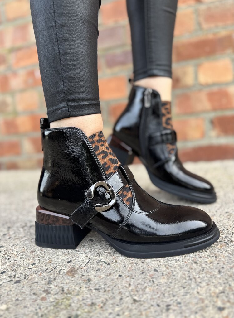 Loretta Vitale C6909