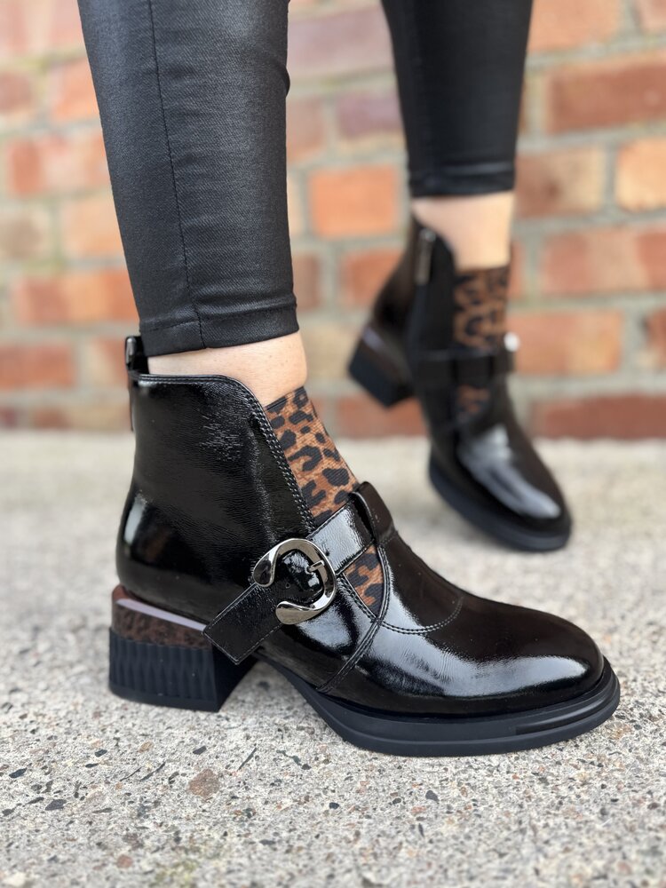 Loretta Vitale C6909