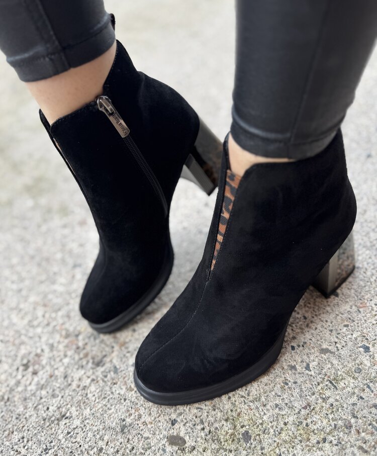 Loretta Vitale C6911