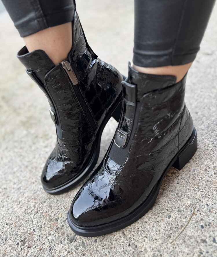 Loretta Vitale C9653