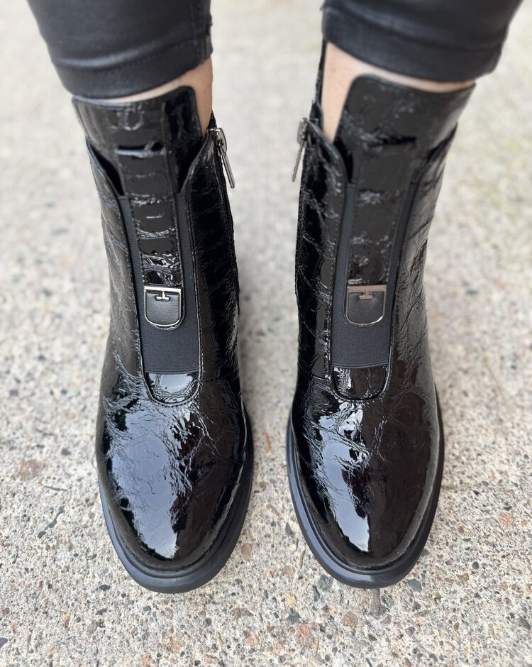 Loretta Vitale C9653