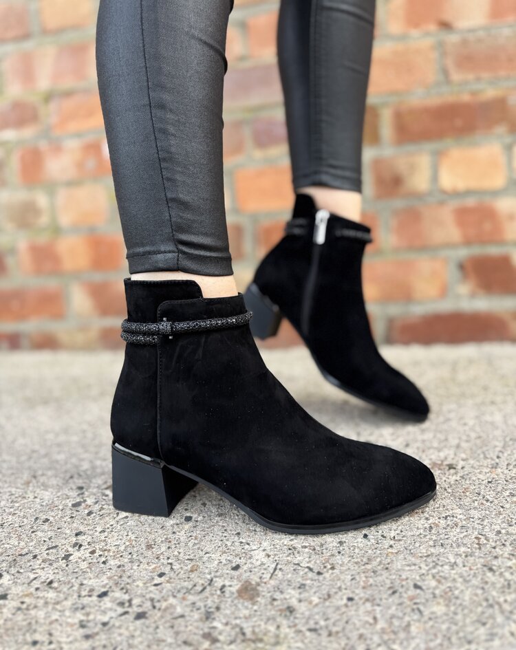 Loretta Vitale C9649