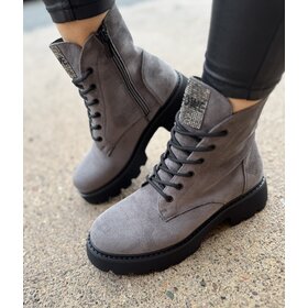 Lloyd & Pryce Gonzalez