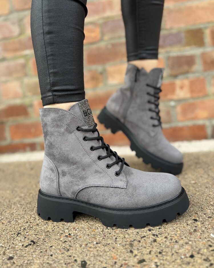 Lloyd & Pryce Gonzalez