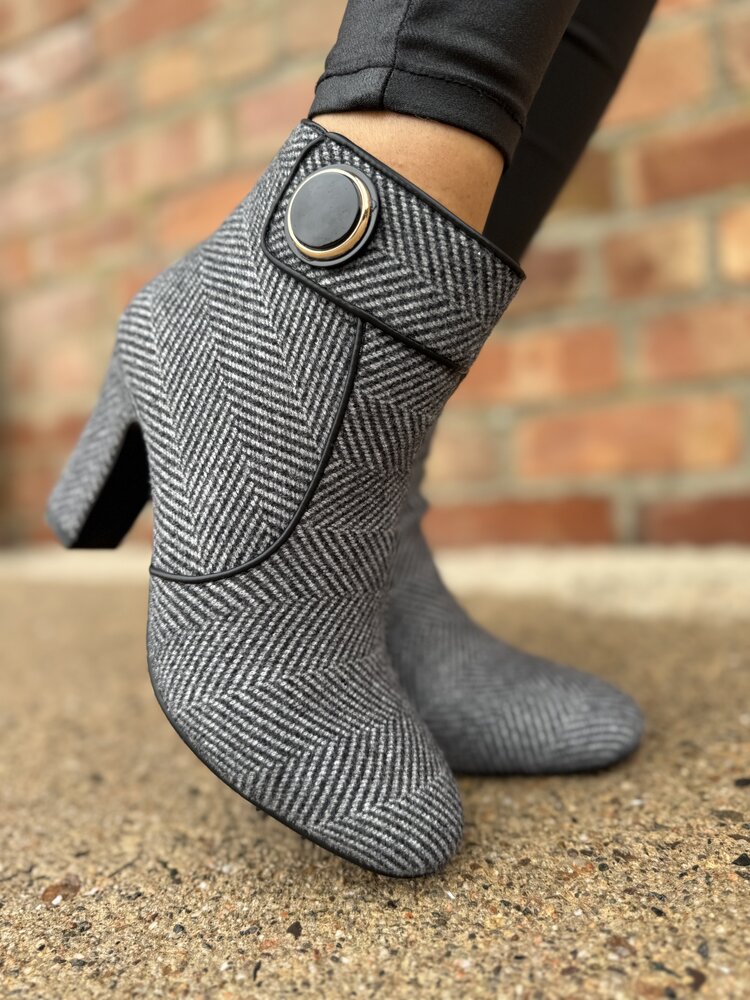 Dancing Matilda Acrobat 010