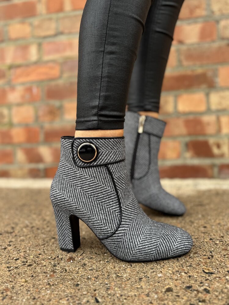 Dancing Matilda Acrobat 010