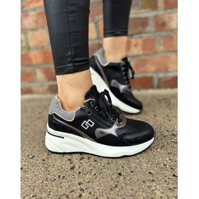 Lloyd & Pryce Henekam