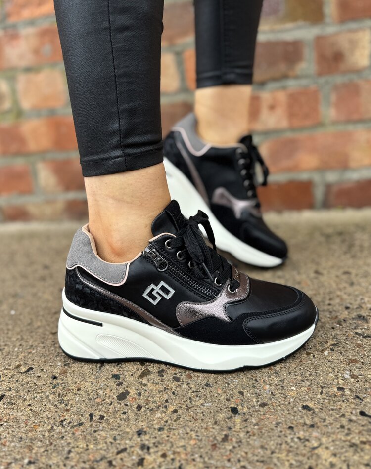 Lloyd & Pryce Henekam