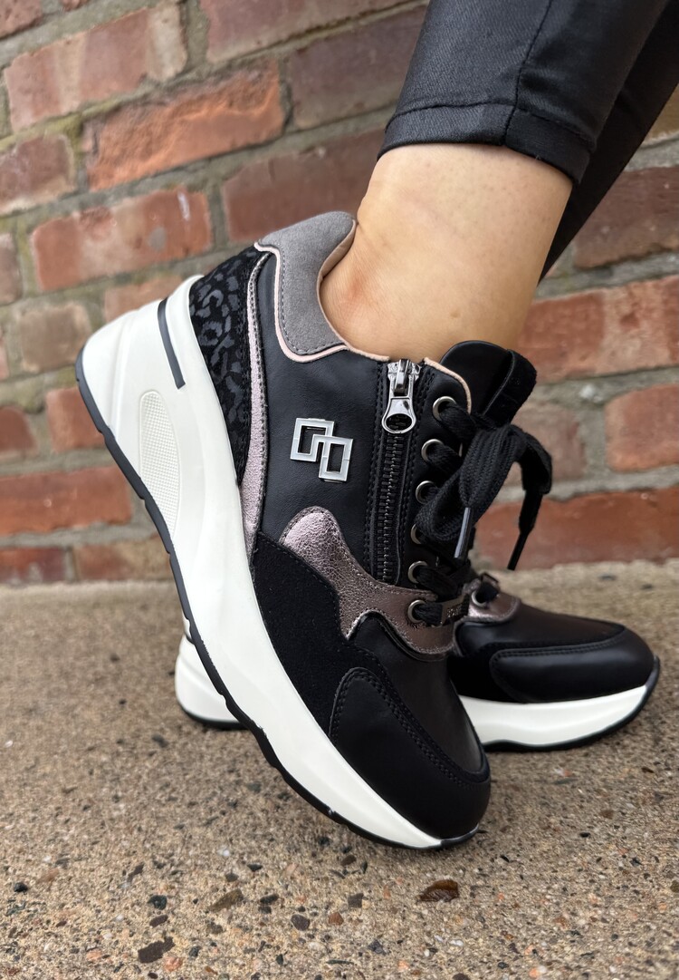 Lloyd & Pryce Henekam