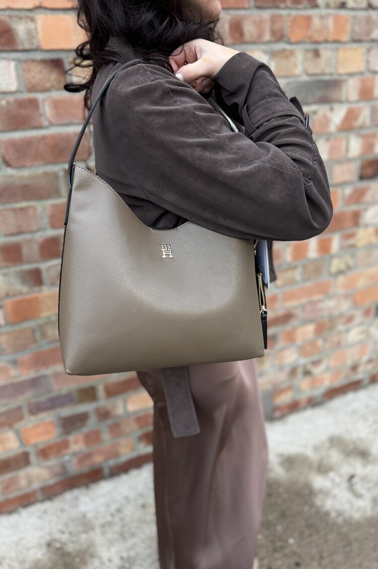 Tommy Hilfiger TH Icon Shoulder Bag