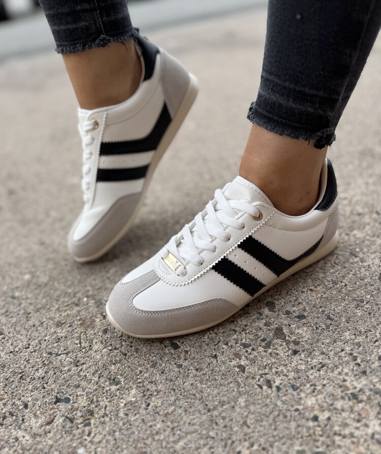 Lloyd & Pryce Tangan