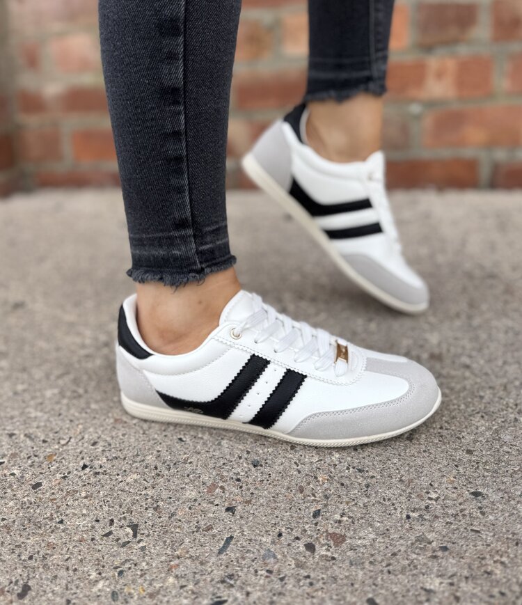 Lloyd & Pryce Tangan