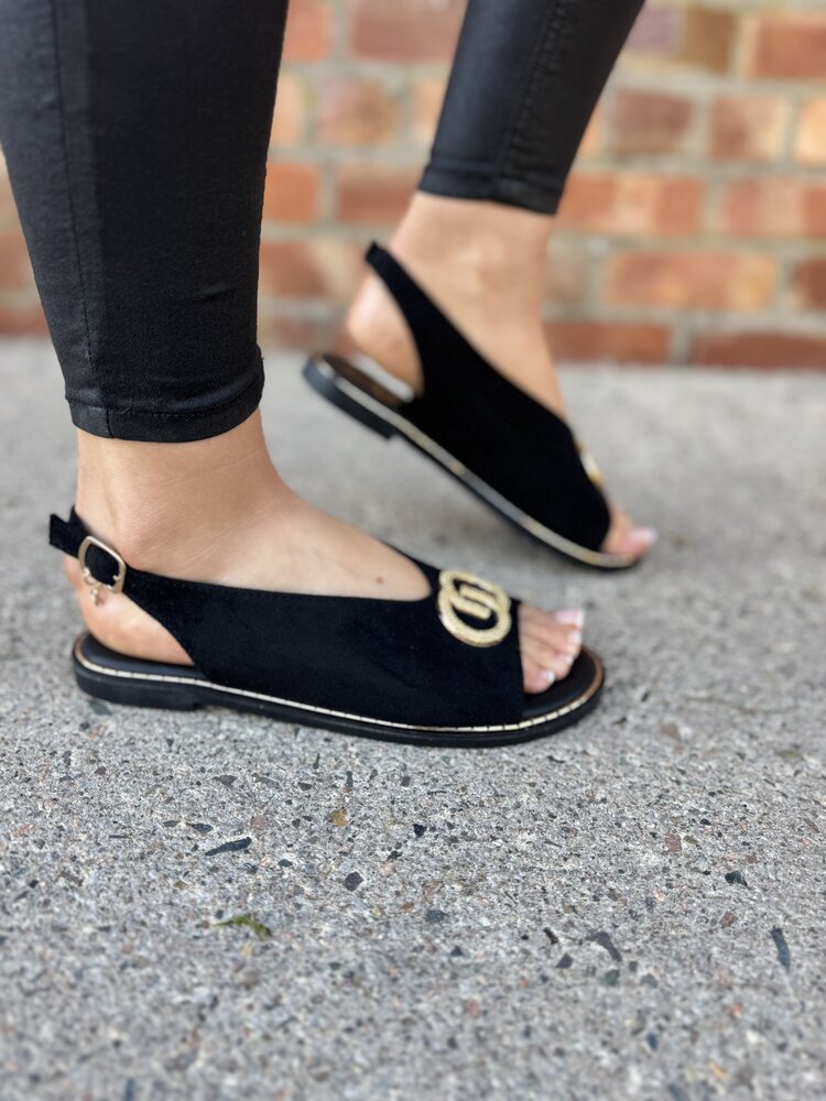 Una Healy Blank Space