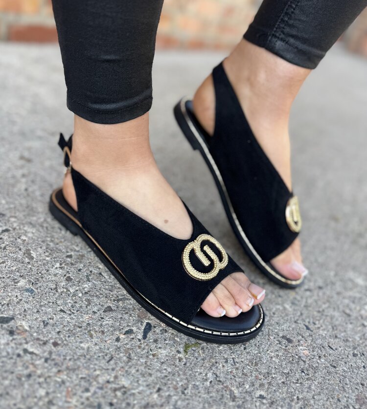 Una Healy Blank Space