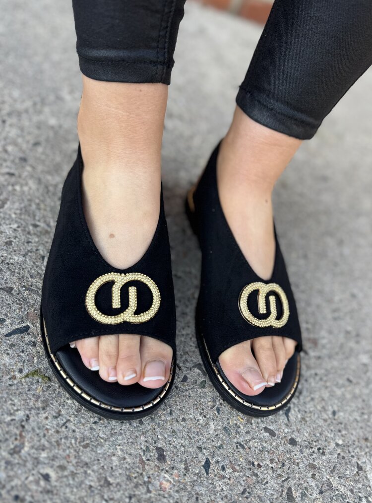 Una Healy Blank Space