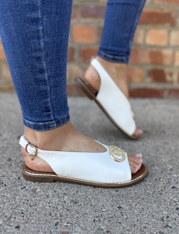 Una Healy Blank Space