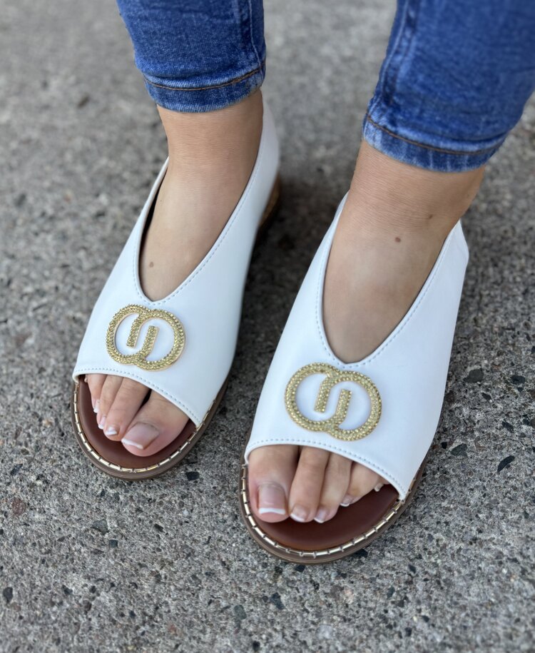 Una Healy Blank Space