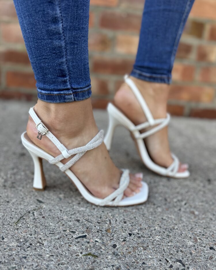 Una Healy Irreplaceable