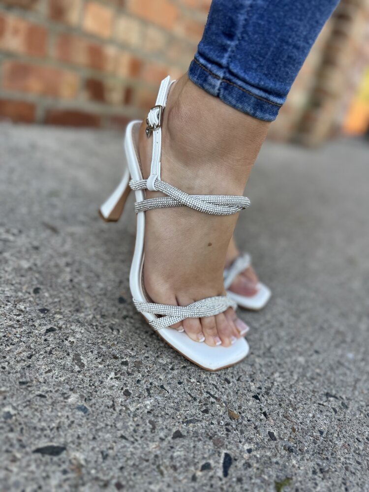 Una Healy Irreplaceable