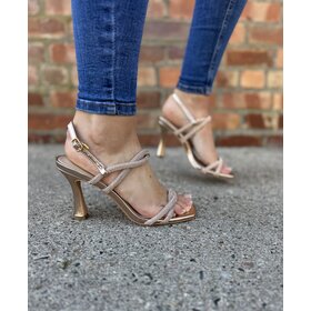 Una Healy Irreplaceable