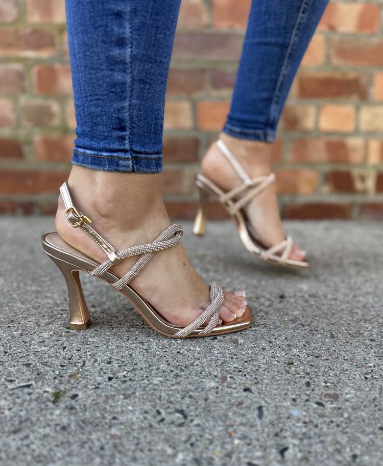 Una Healy Irreplaceable