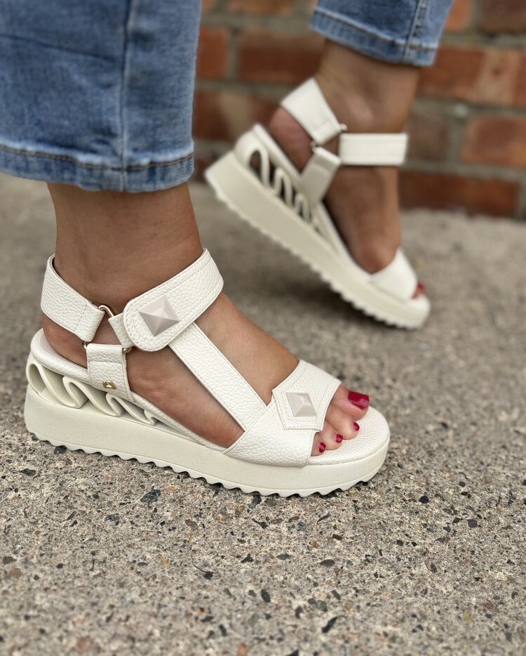 Una Healy Better Alone