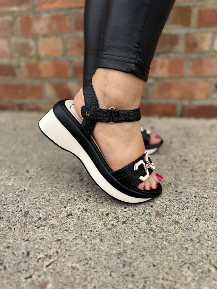 Una Healy Skater Boy