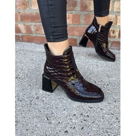 Loretta Vitale C38148