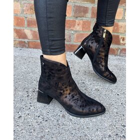 Loretta Vitale C38161