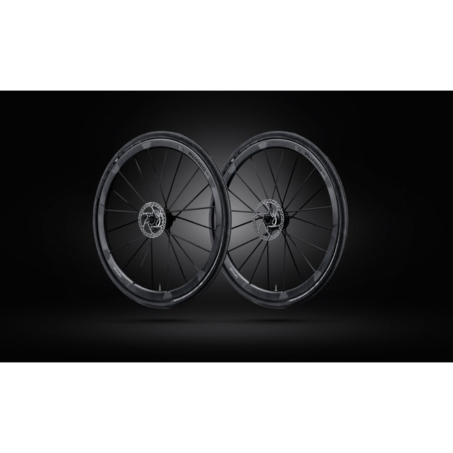 Lightweight Pfadfinder Evo Tubeless Wheelset