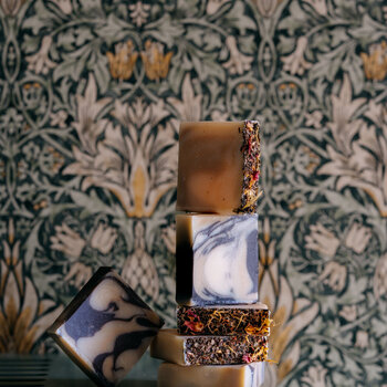 B-Natural Château Neercanne Soap with scrub bag