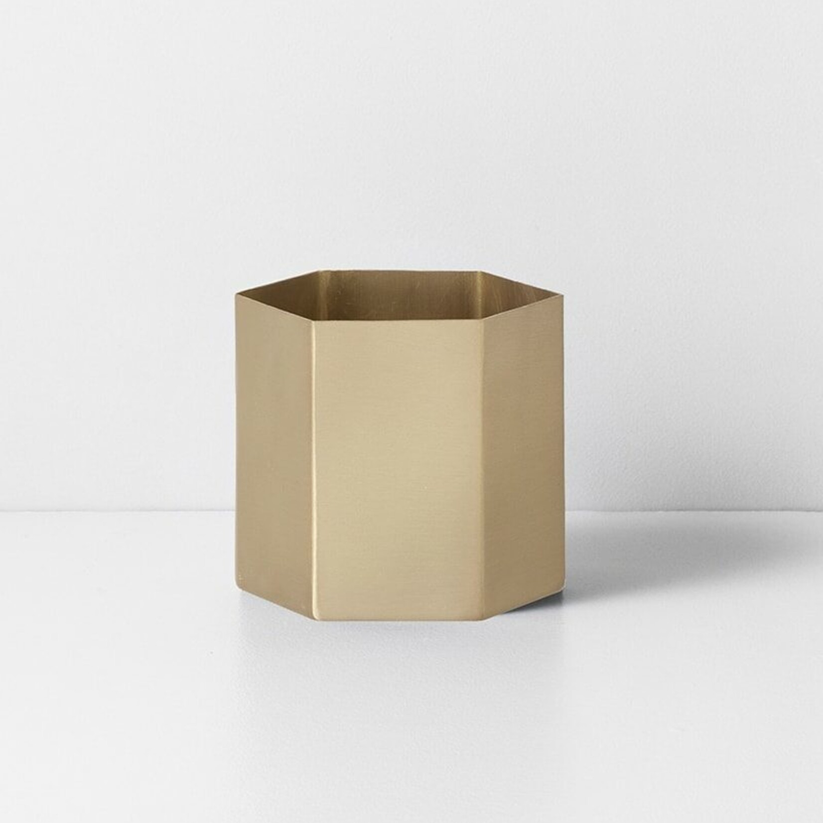 Ferm Living Ferm Living Pot Hexagonal Extra Large laiton