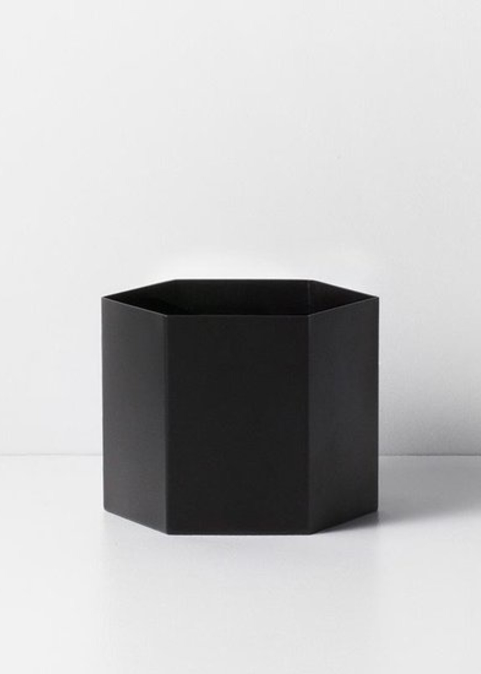 Ferm Living Ferm Living Pot Hexagonal Large noir