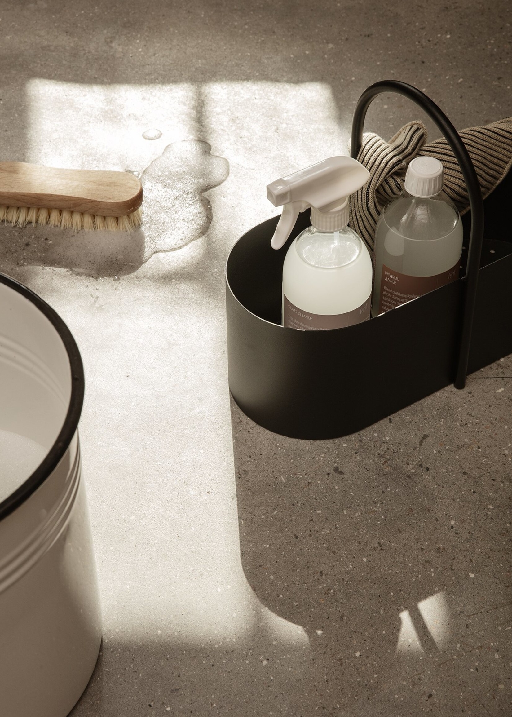 Ferm Living Ferm Living - Toolbox Grib - Bac de rangement - Perforé - Noir - Métal