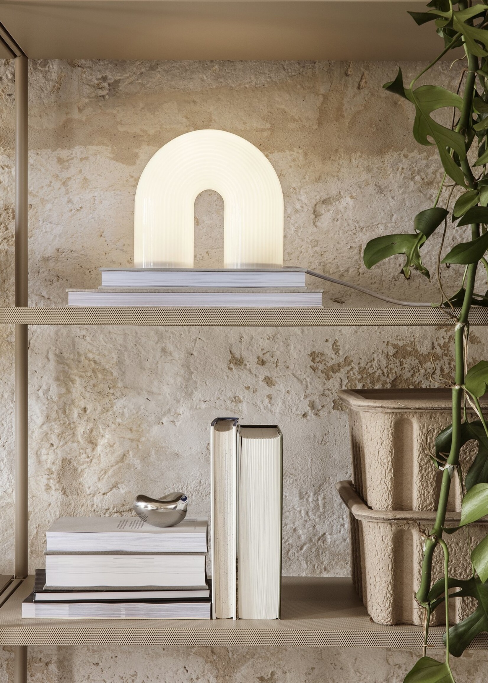 Ferm Living Ferm Living Vuelta Lampe de table en verre opale