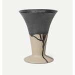 Ferm Living Ferm Living Flores Vaas Zwart met zand kleur