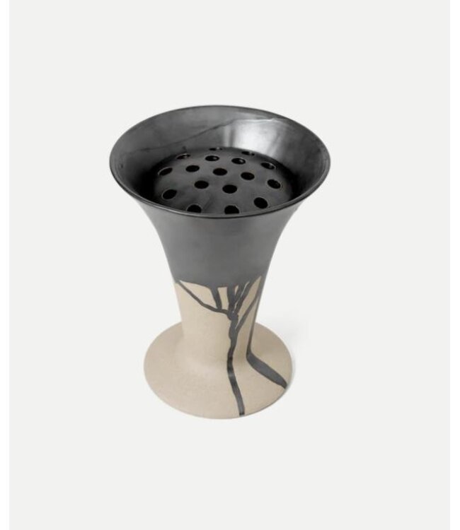 Ferm Living Flores Vaas Zwart met zand kleur