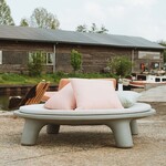 Weltevree Weltevree - FLYING DISHMAN - Lounge island garden - avec set de coussins orange